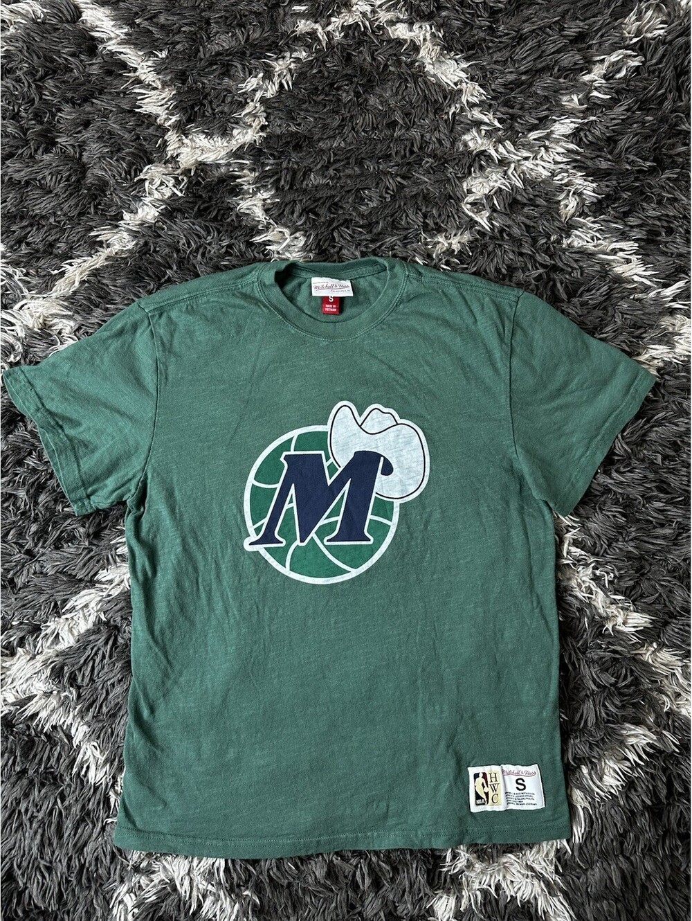 Mitchell & Ness Dallas Mavericks Hardwood Classics Green T-Shirt Small